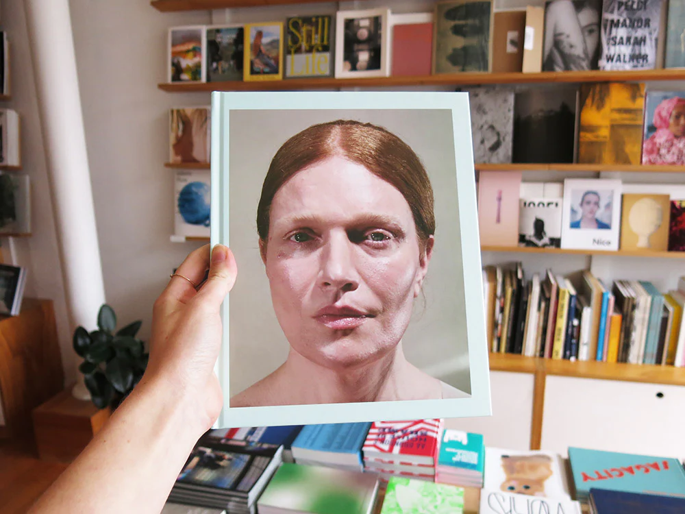 Adam Broomberg + CAConrad + Gersande Spelsberg â Glitter in my Wounds