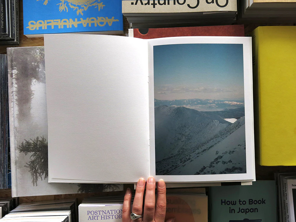 Junki Yarinome – White room - Image 6