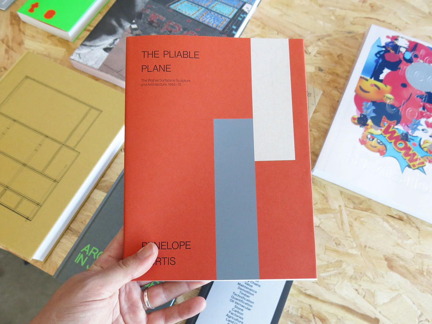 Penelope Curtis – The Pliable Plane: The Wall as Surface in Sculpture and Architecture, 1945–75