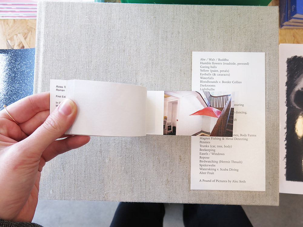 Roman Signer – Rotes Tuch - Image 3