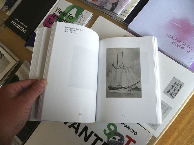 Thomas Ruff - Zeitungsfotos Newspaper Photographs - Image 6